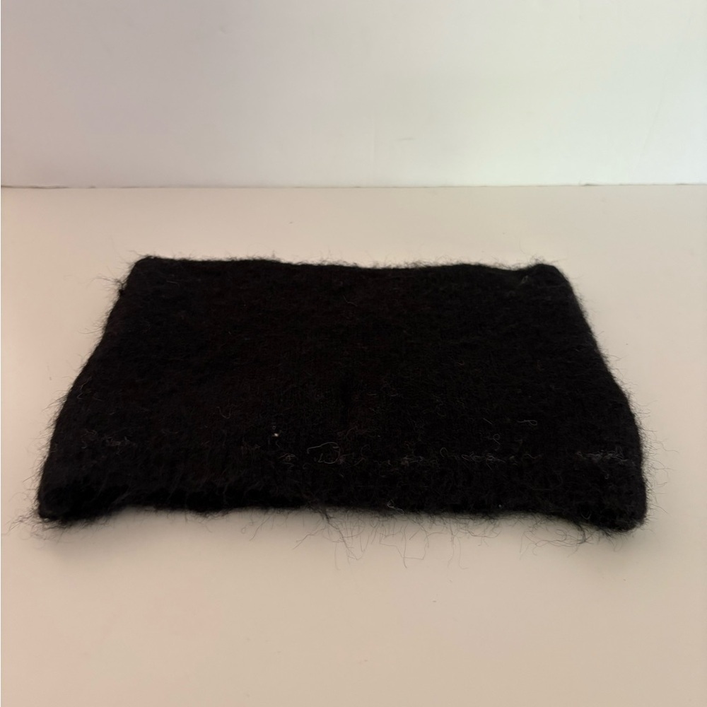 NWOT Urban Outfitters Mylo Swan Fuzzy Beanie - Picture 9 of 9
